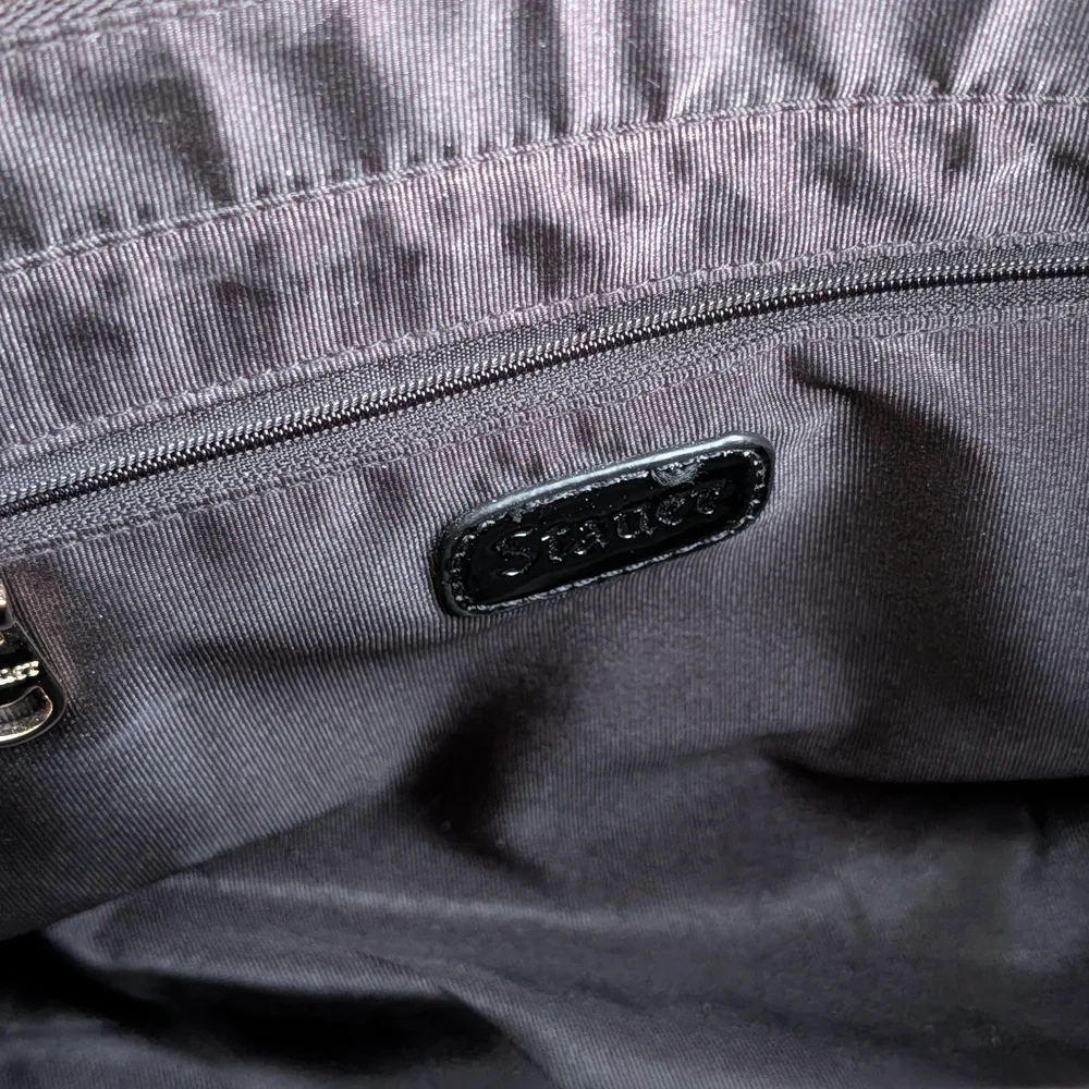 Chic Black Crocodile-Embossed Tote Bag - Picture 8 of 16
